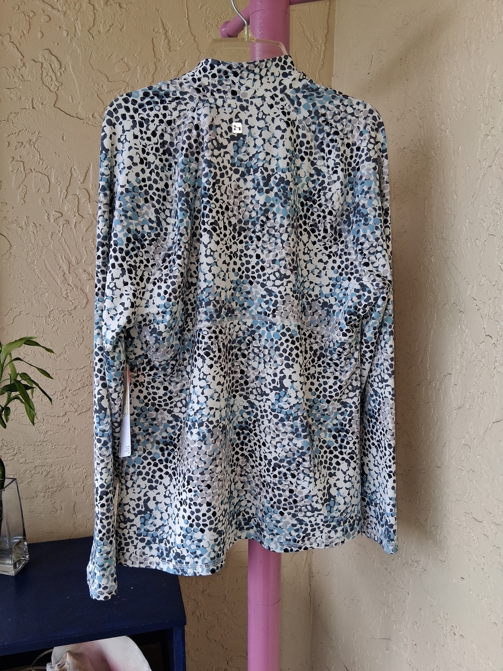 Hind Long Sleeve Quarter-Zip Top in White, Black, Blue - Picture 3 of 8